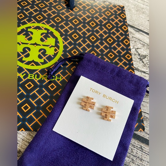 NWT! Tory Burch large logo stud earrings in rose gold + gift wrapping - Picture 8 of 15